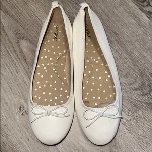 NWOT Cat & Jack Cream Bow Ballet Flats